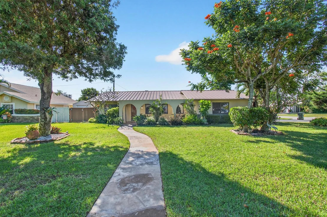 Photo of 714 Heron Drive