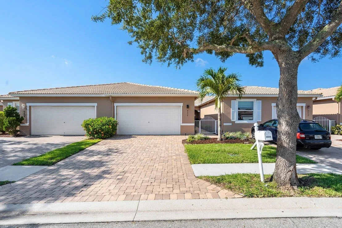 Photo of 8604 Lineyard Cay