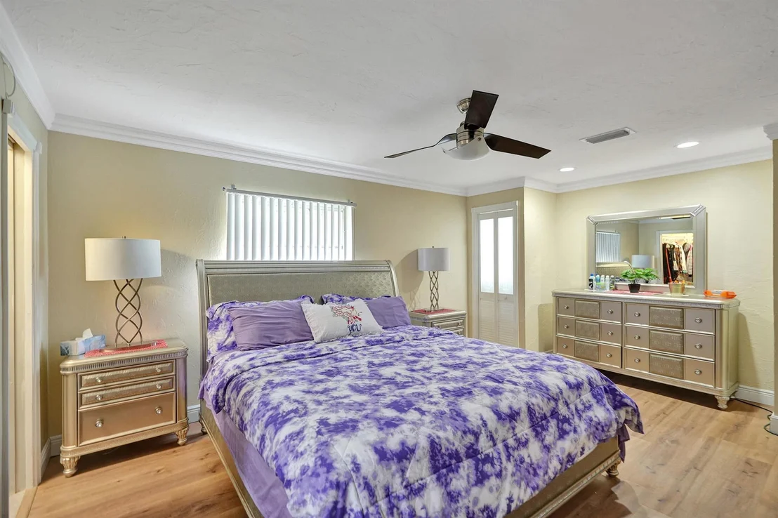 Photo of 802 NW 69th Terrace
