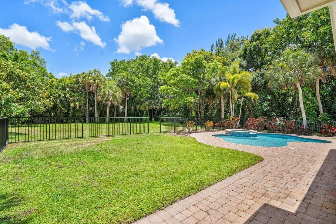 Photo of 644 Forest Bent Boulevard