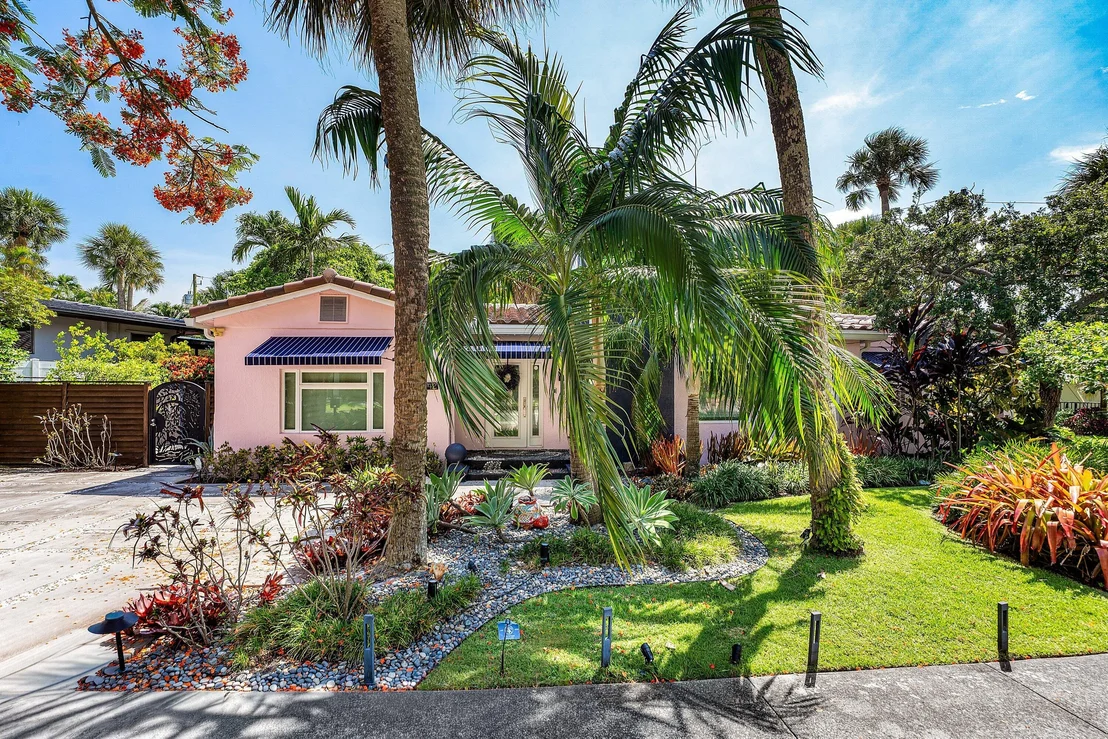 Photo of 742 PARK Drive W