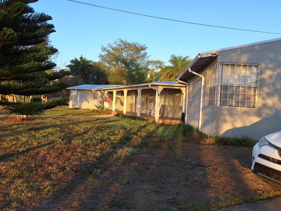 Photo of 1221 Bacom Point Road
