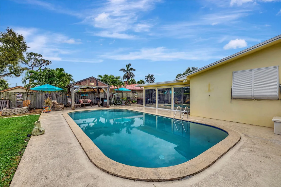 Photo of 7130 Thompson Road