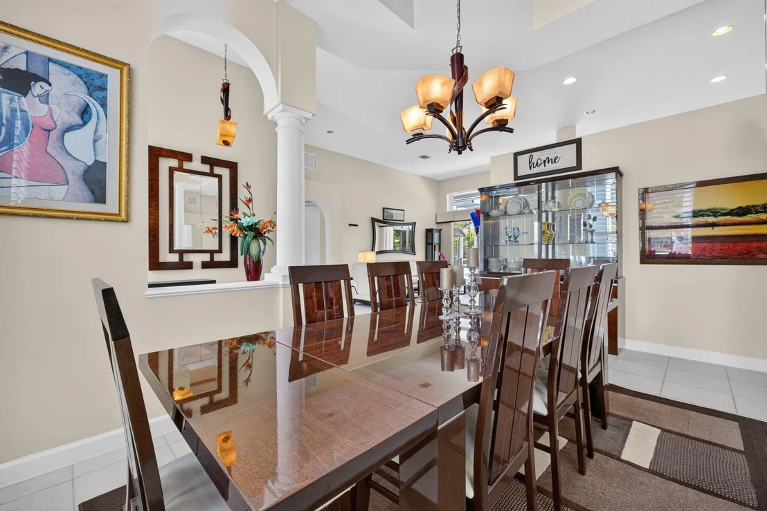 Photo of 755 SW RIVER BEND Circle