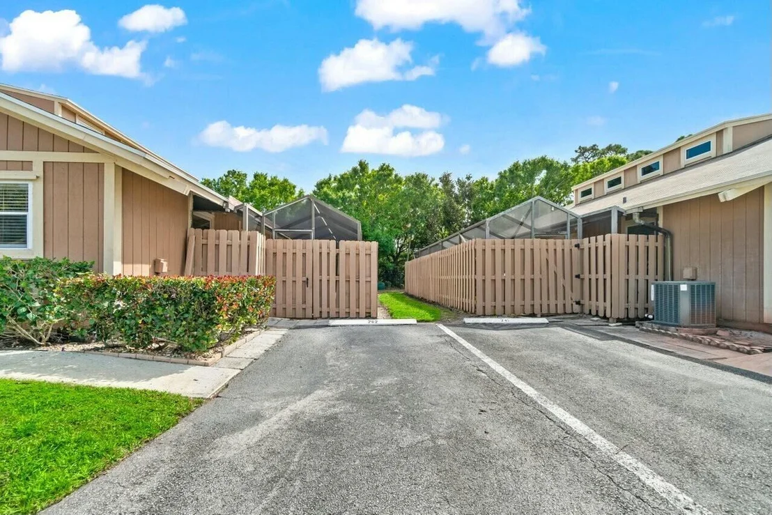 Photo of 262 Maplecrest Circle