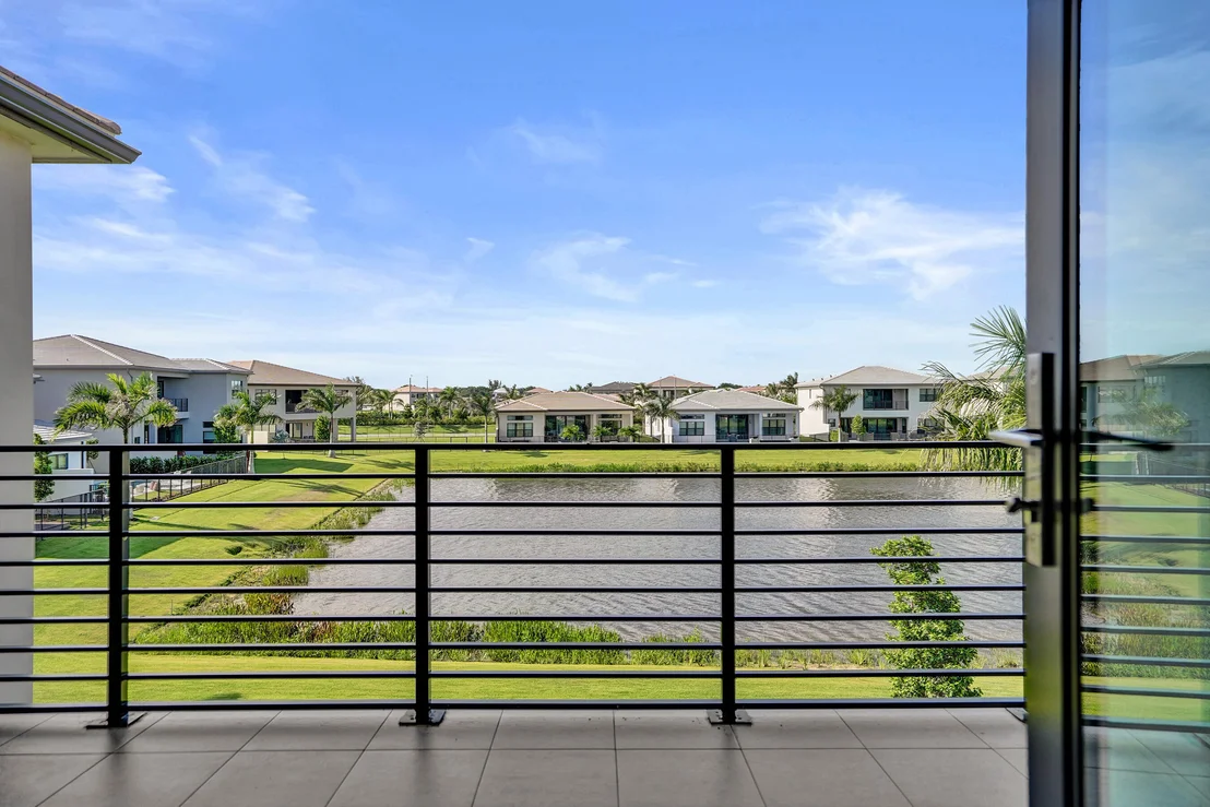 Photo of 9547 Riverside Park Drive