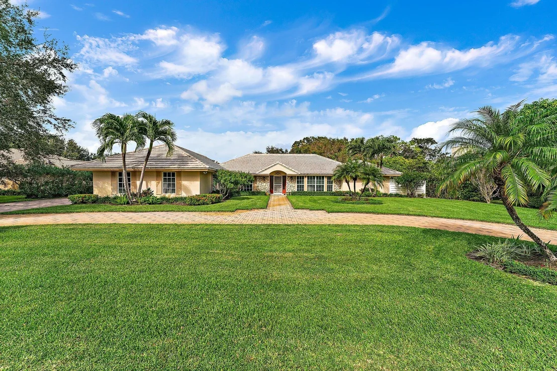 Photo of 138 SE Turtle Creek Drive