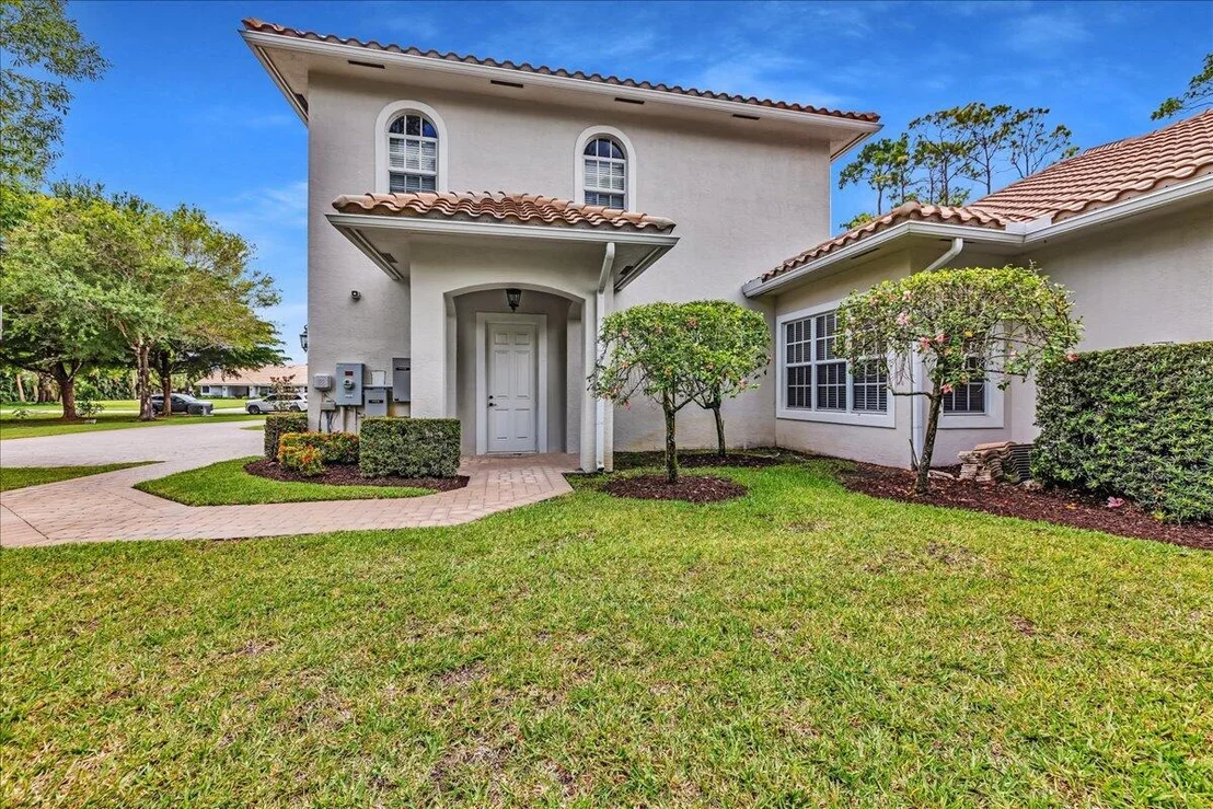 Photo of 378 Squire Drive