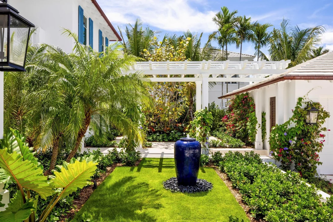 Photo of 584 Island Drive