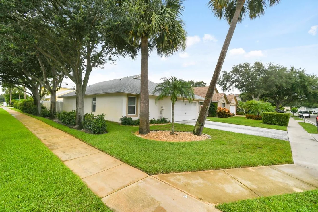 Photo of 102 Pennock Landing Circle