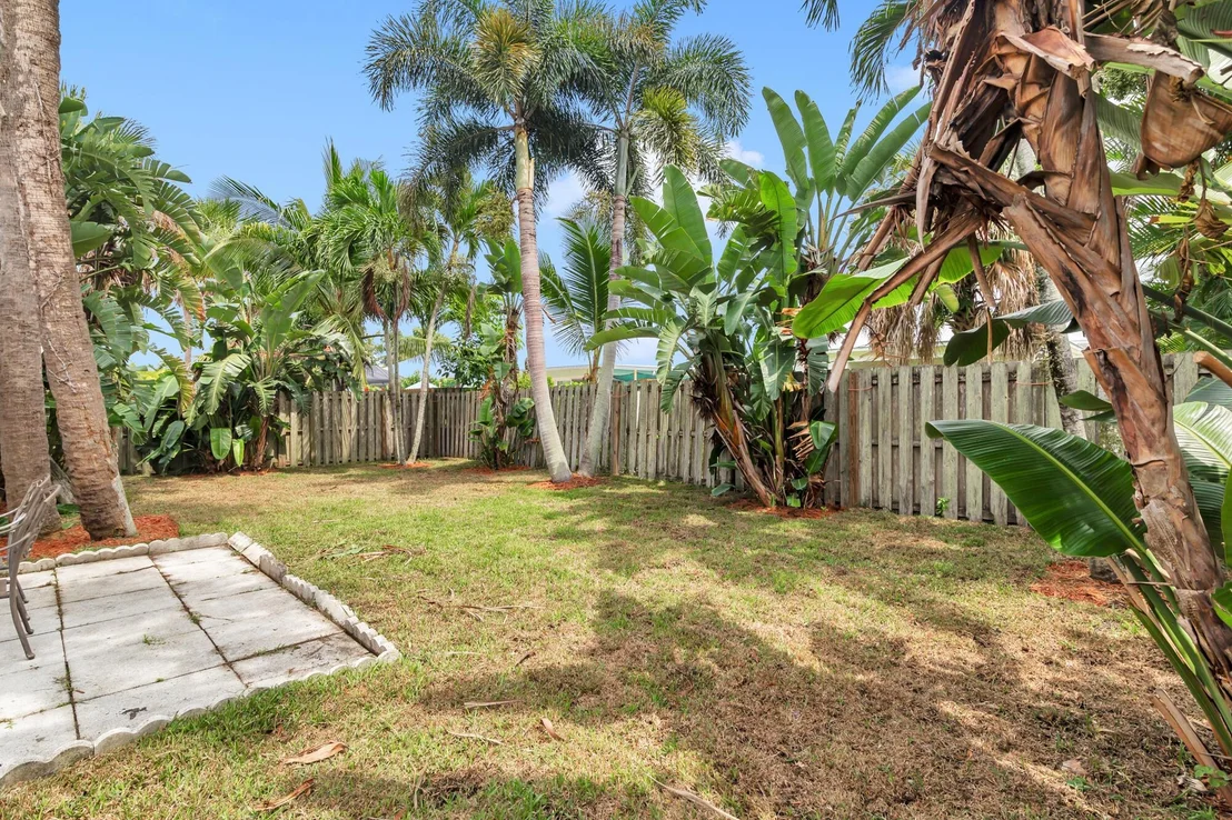 Photo of 17684 Cinquez Park Road W