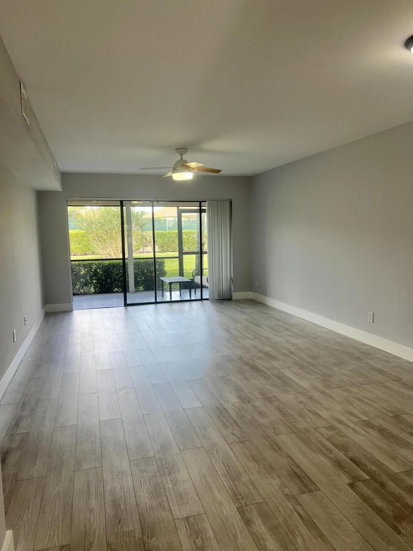 Photo of Unit C at 901 Pinecrest Circle