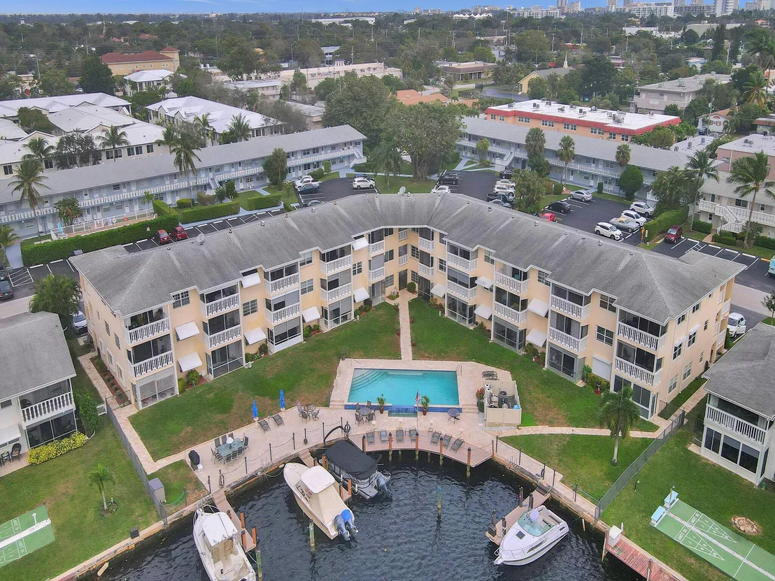 Photo of Unit 304 at 700 Pine Drive