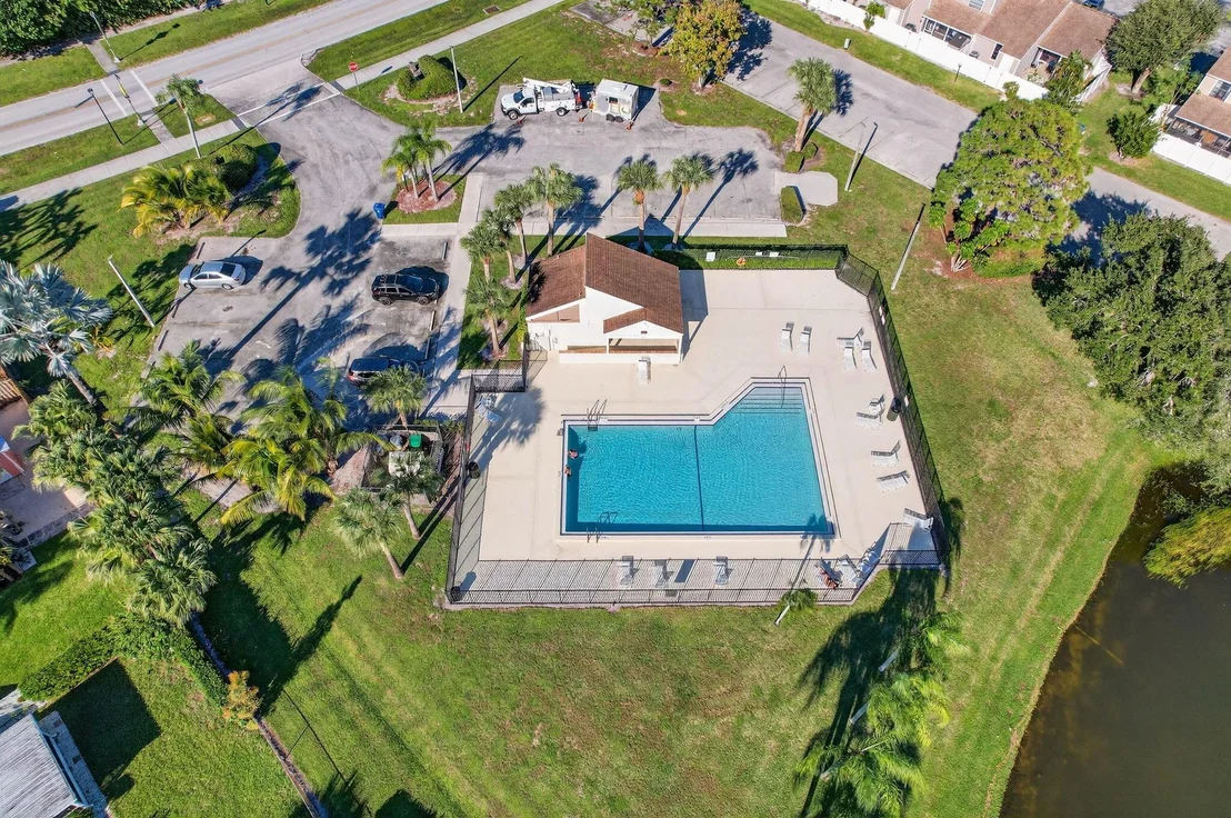 Photo of 130 Lakeside Circle