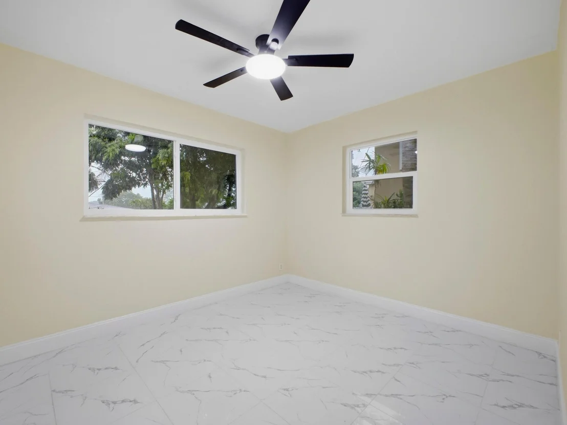 Photo of 1421 Crest Drive