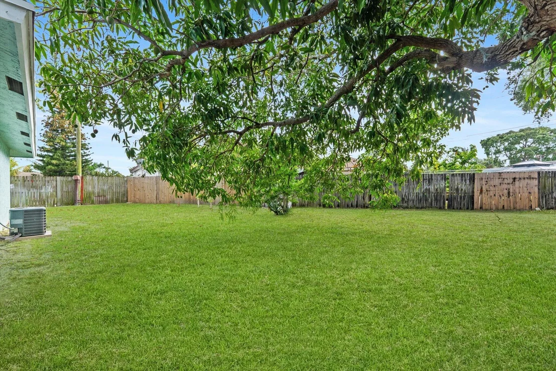 Photo of 2831 N Seacrest Boulevard