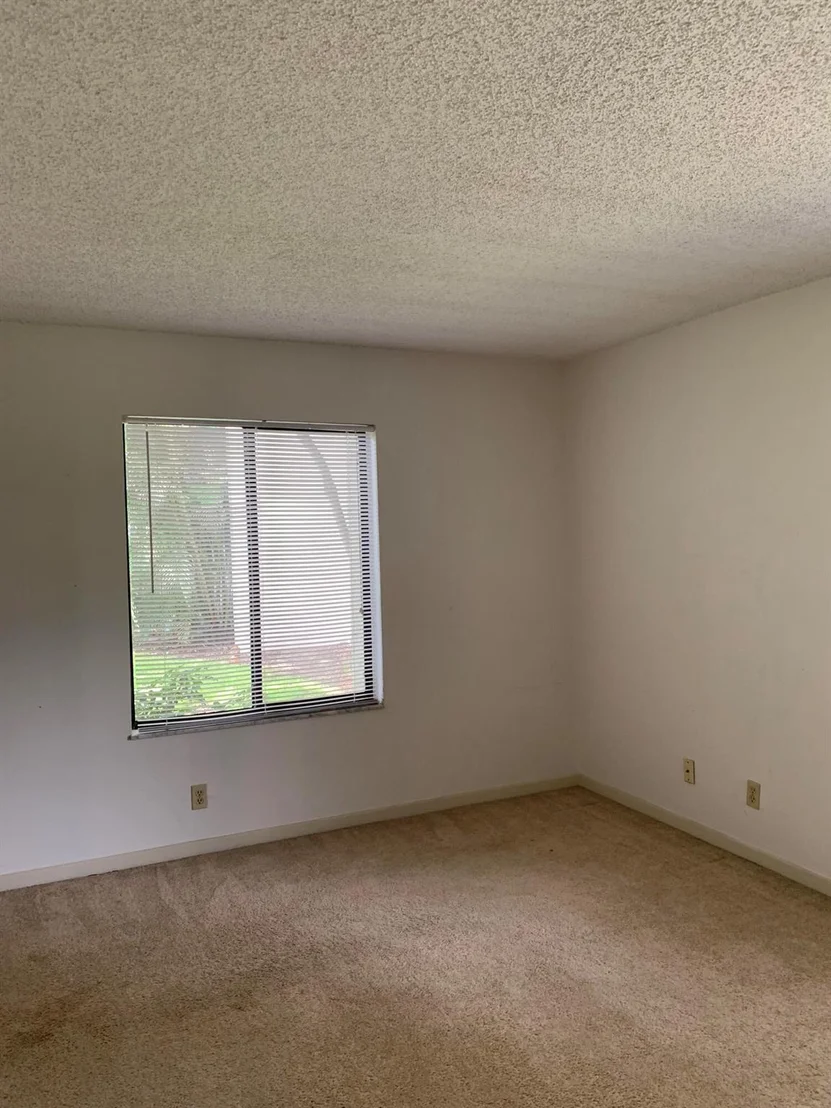 Photo of Unit I4 at 150 Pineview Road