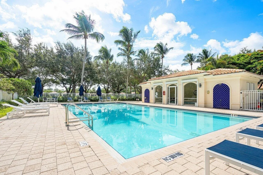 Photo of 4775 Lakeland Drive