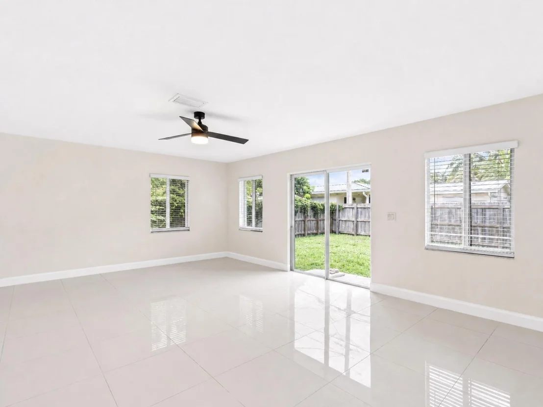 Photo of 909 SE 14th Drive