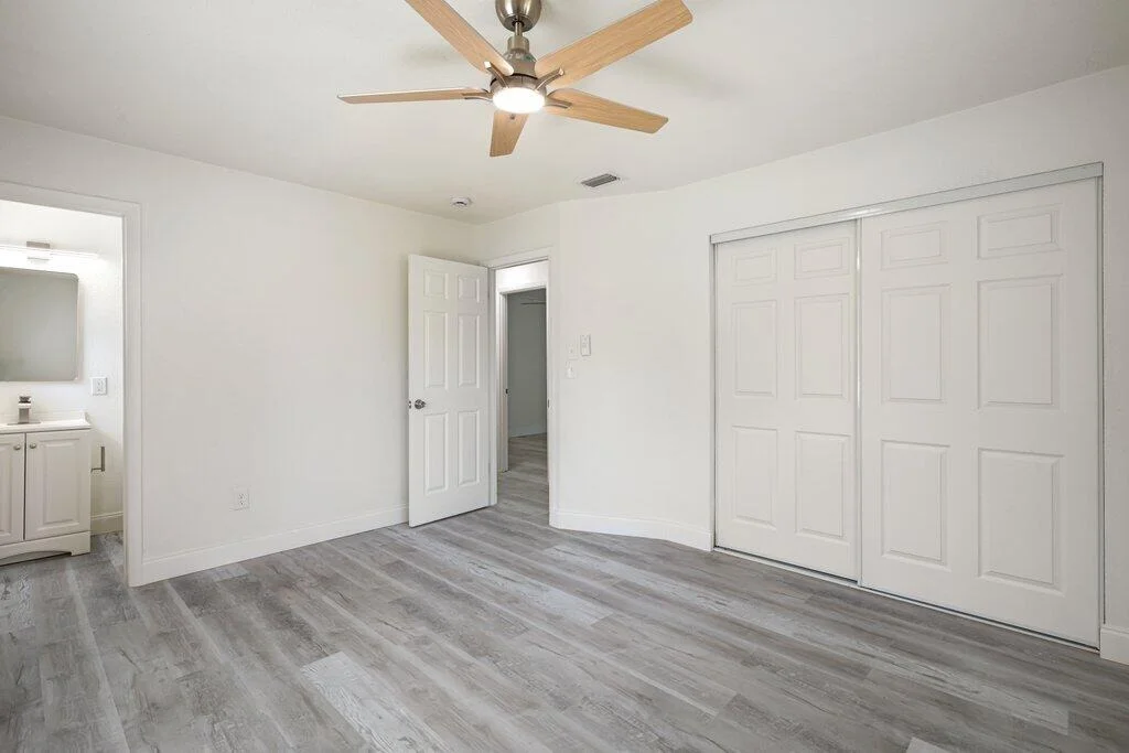Photo of 911 SE Dolphin Drive