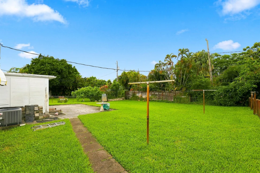 Photo of 933 UPLAND Road
