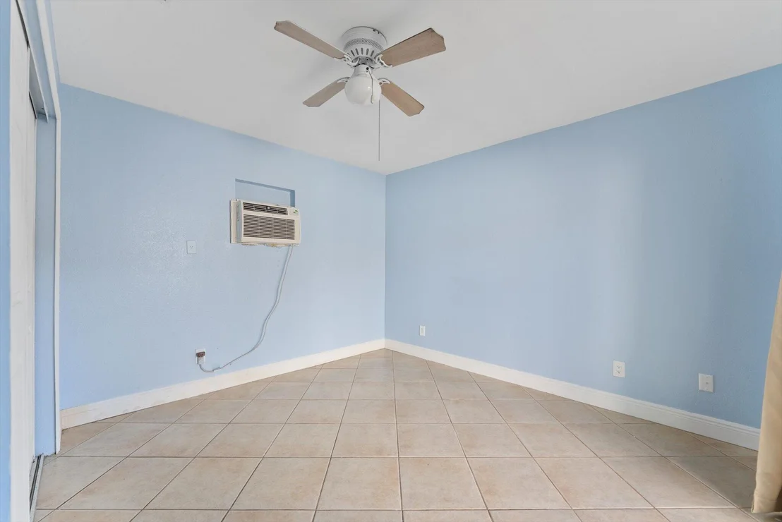 Photo of 2831 N Seacrest Boulevard