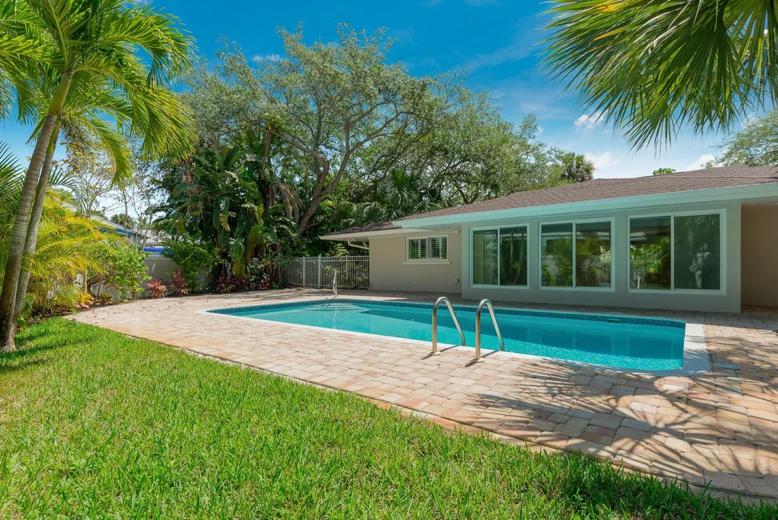 Photo of 614 SW Overlook Dr Drive