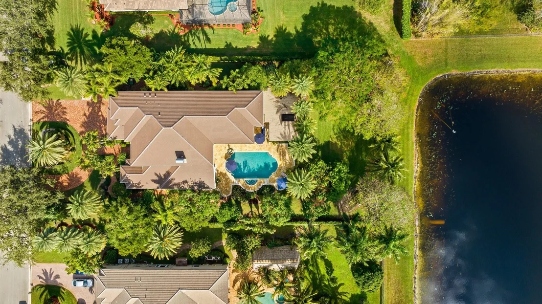 Photo of 3378 Bradenham Lane