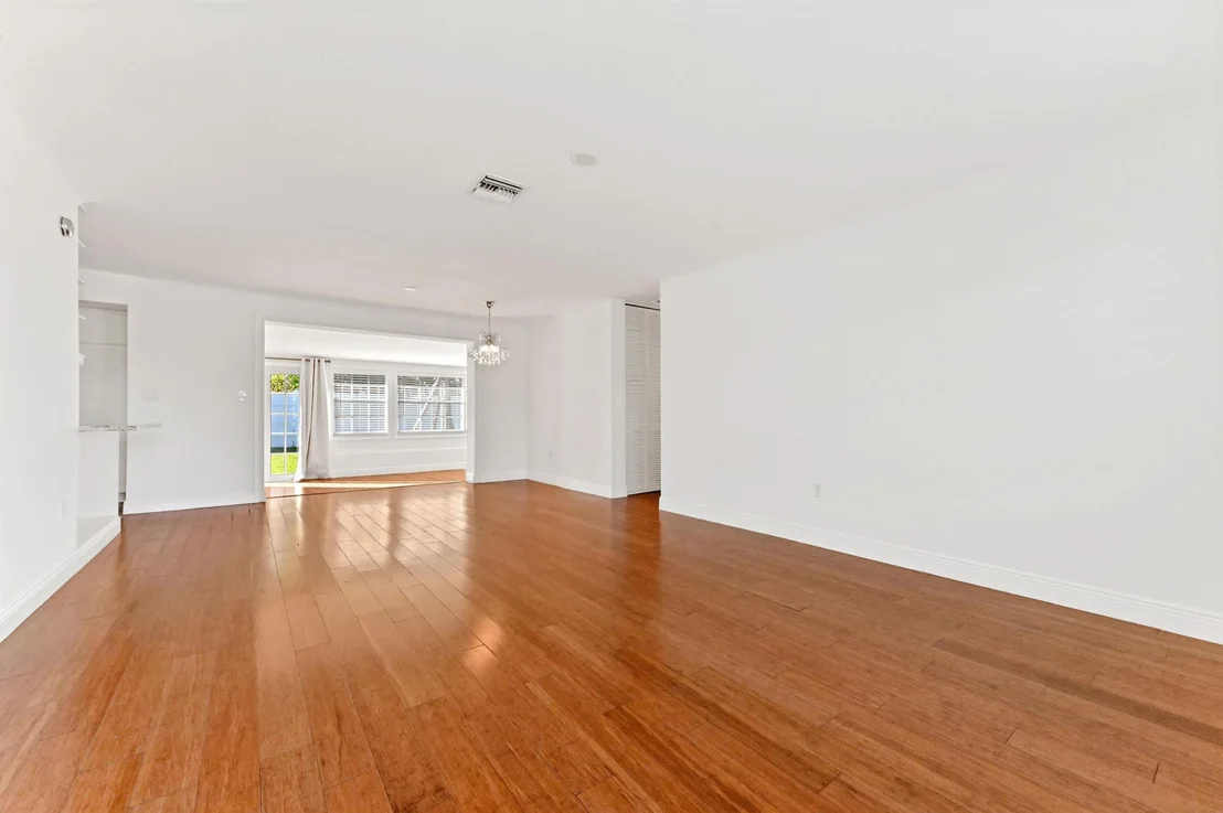 Photo of 1467 Cochran Drive