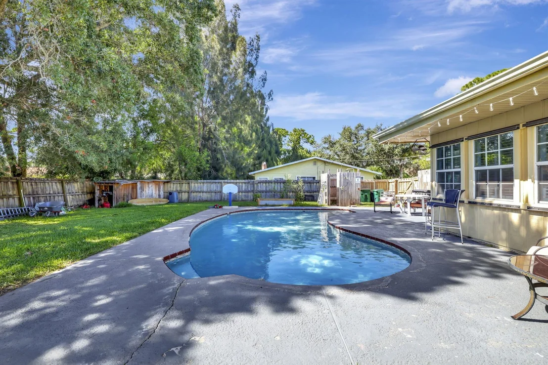 Photo of 5903 Sunset Boulevard