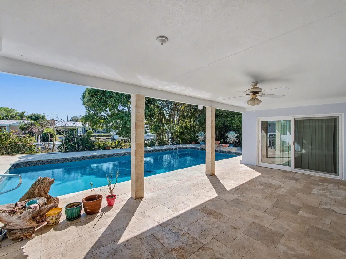 Photo of 618 Riverside Road