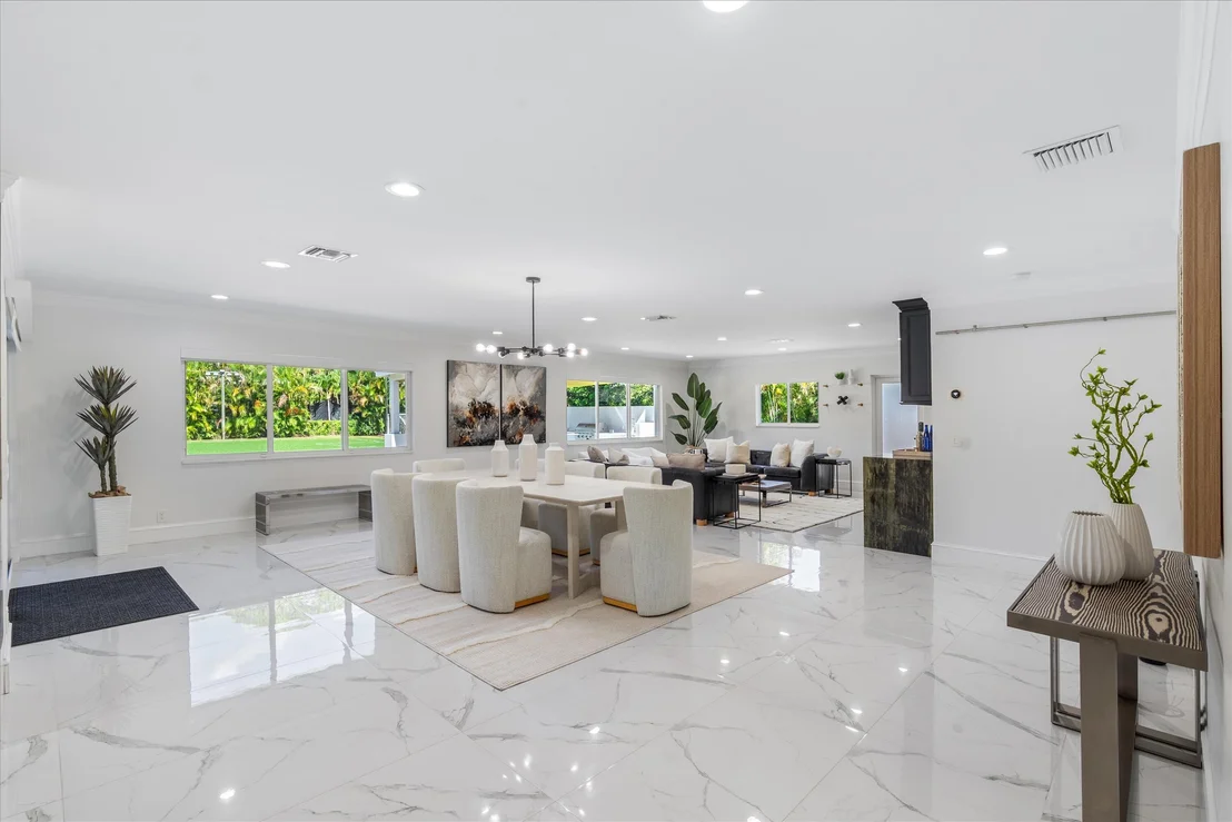 Photo of 7647 Lawrence Road