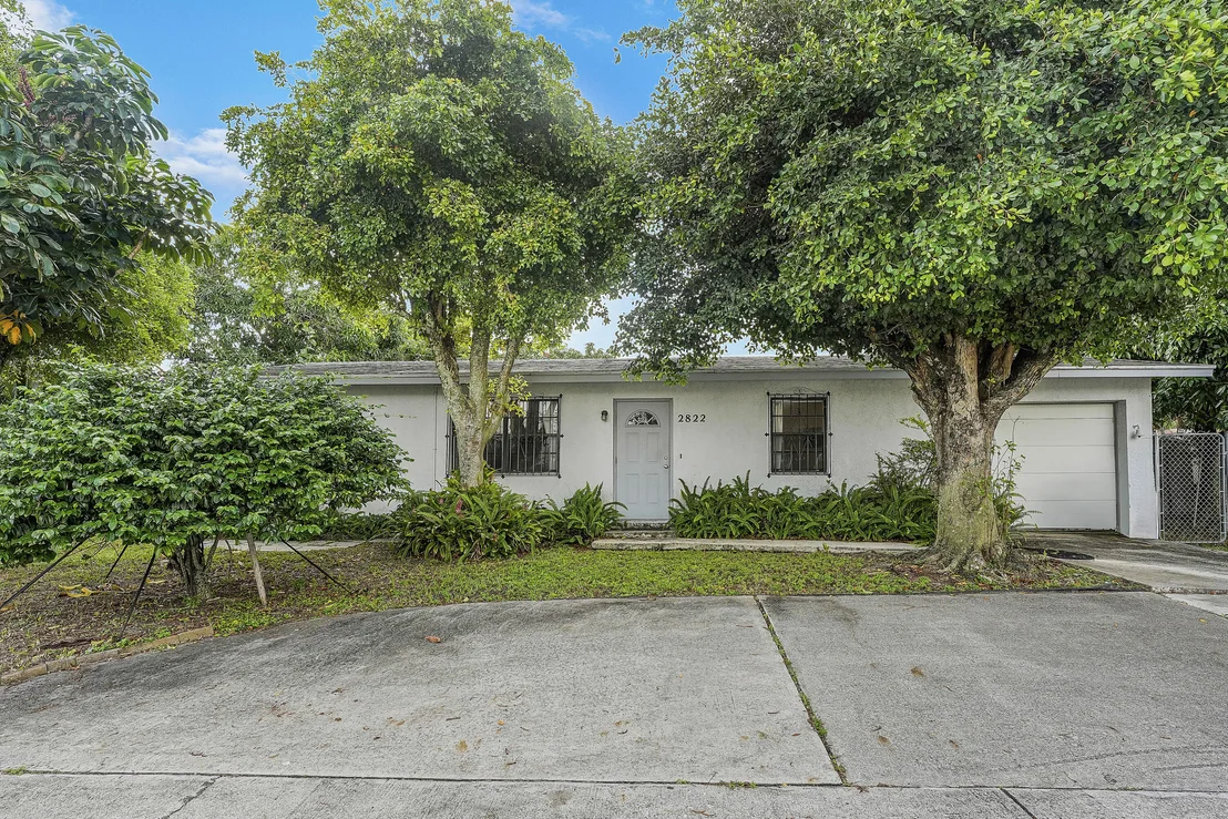 Photo of 2822 Summit Boulevard