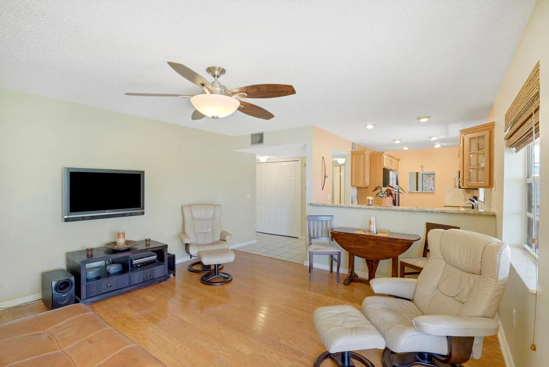 Photo of 1836 Edgewater Drive