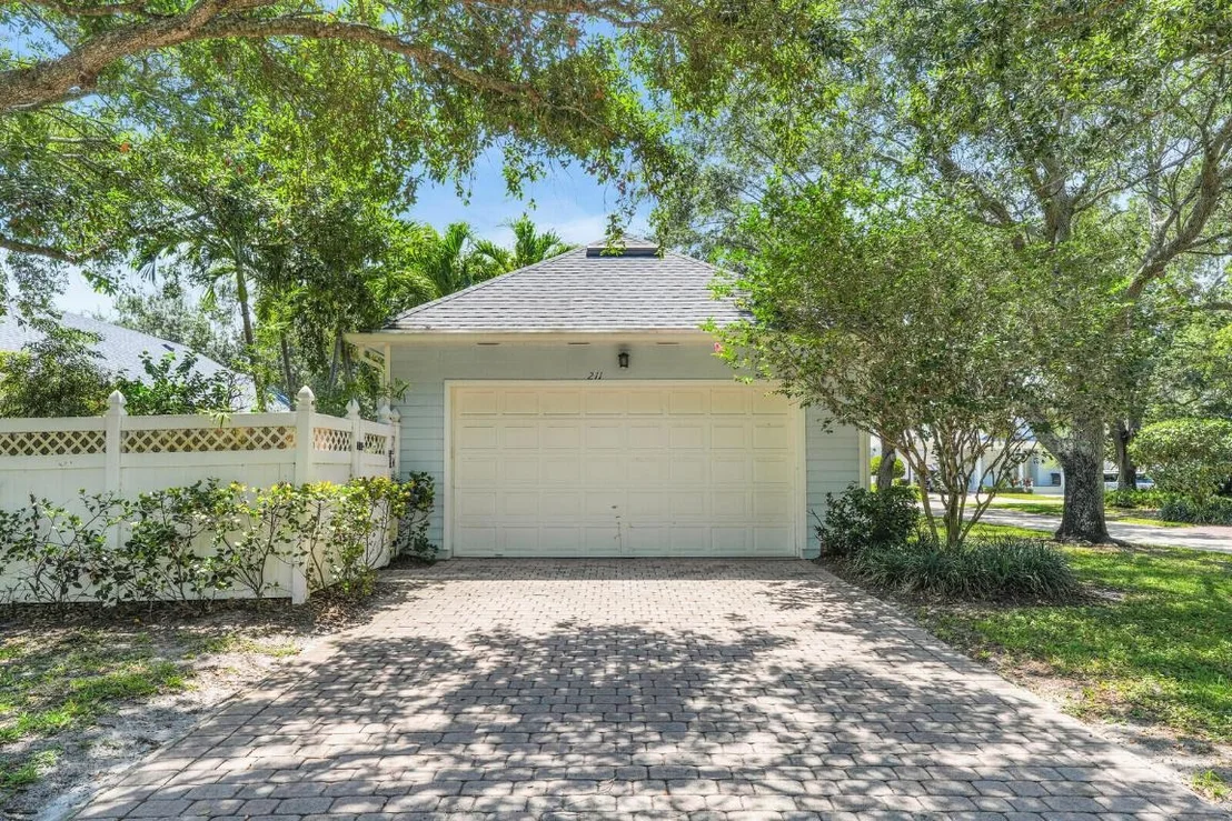 Photo of 211 Barbados Drive