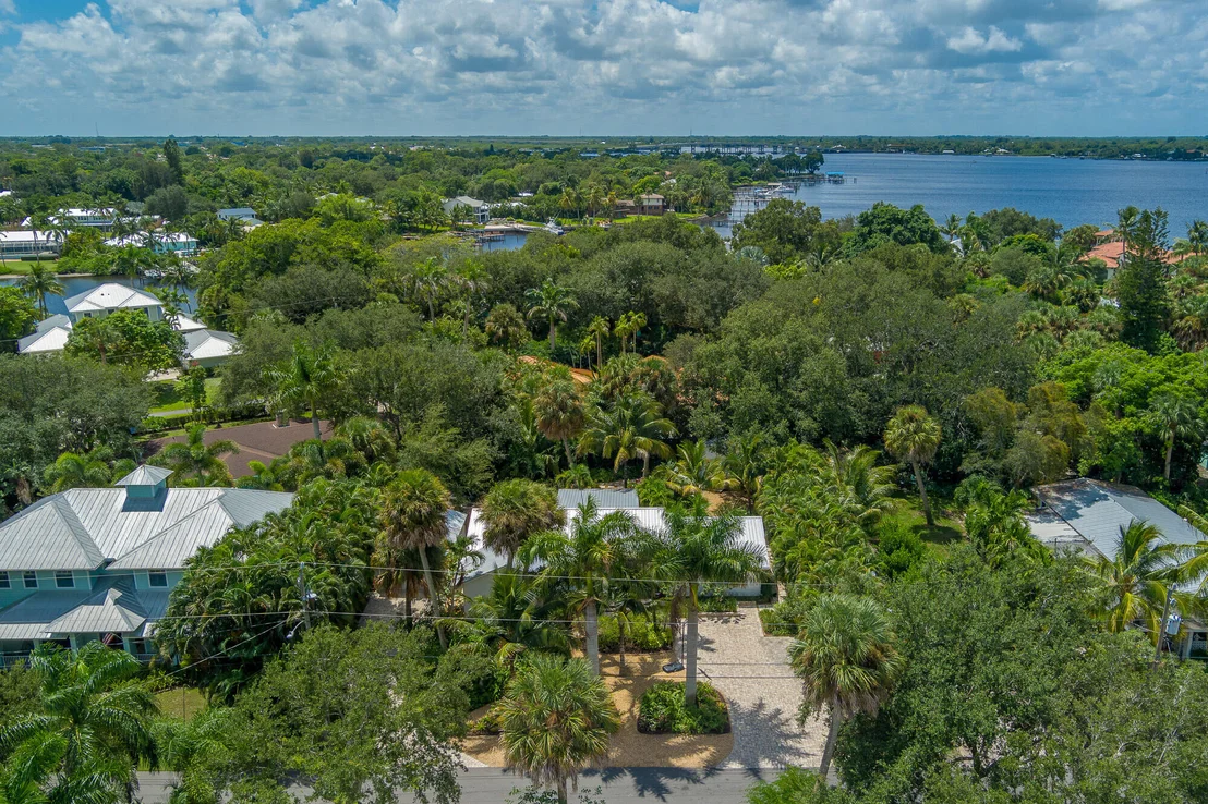 Photo of 547 SW Riverview Street