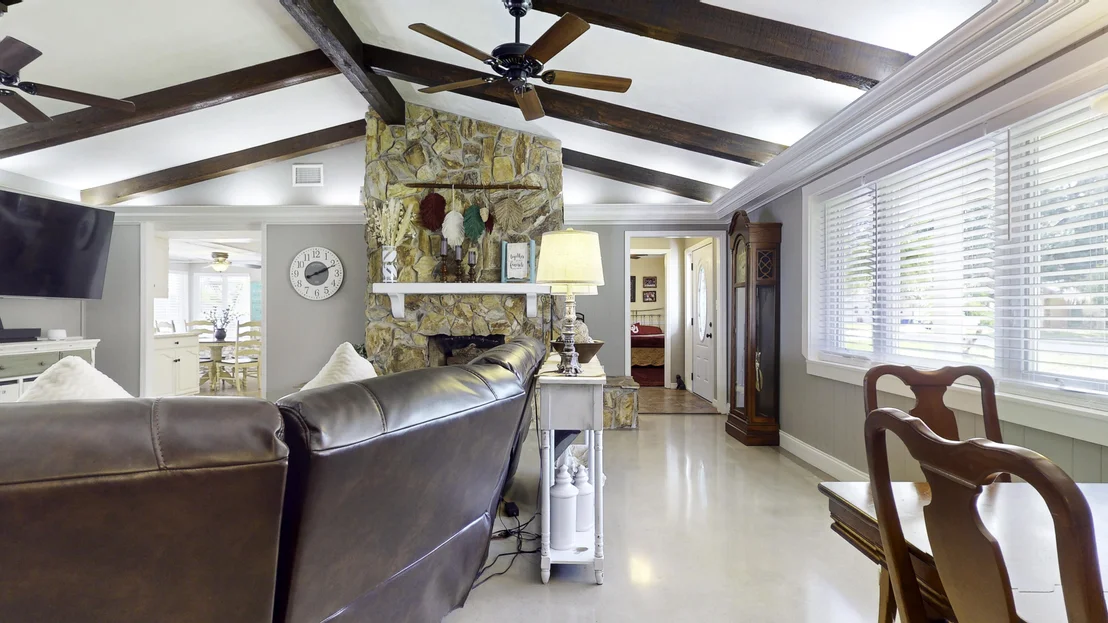 Photo of 1332 N Oak Ridge Drive
