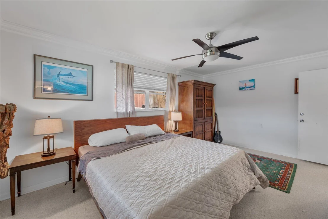 Photo of 117 E Riverside Drive