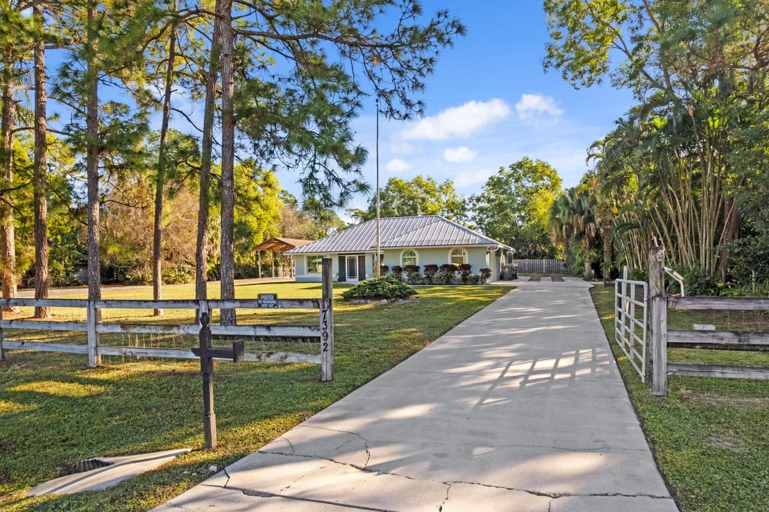 Photo of 17392 Mellen Lane