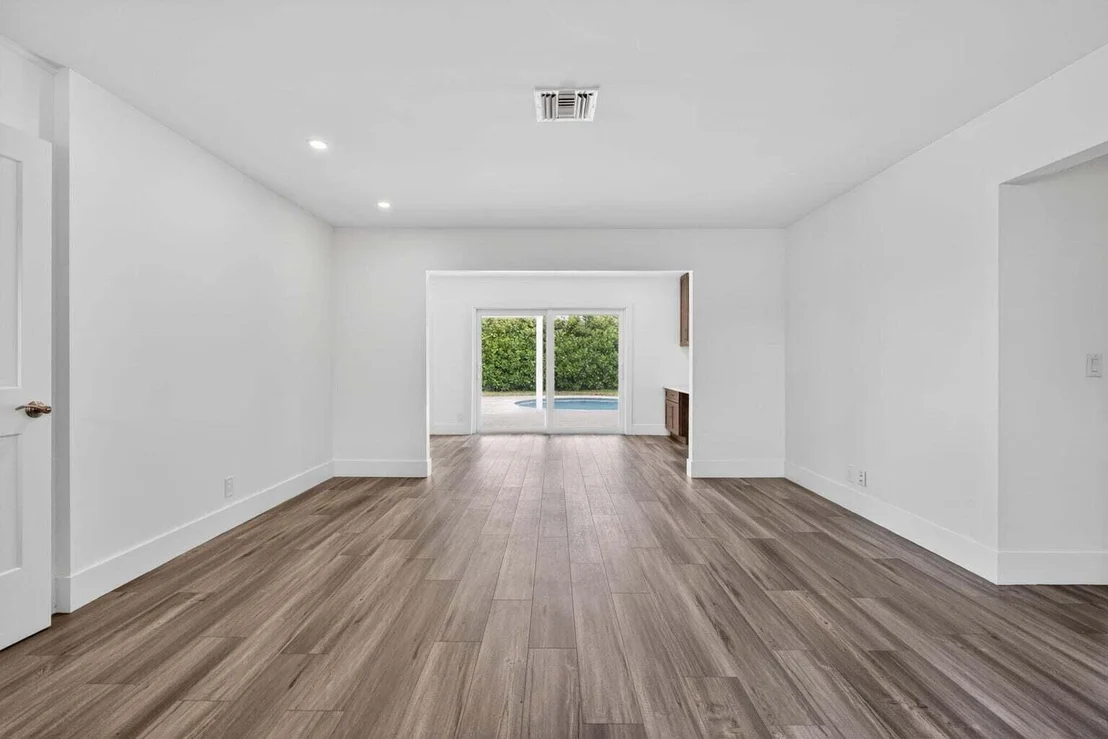 Photo of 364 VENUS Avenue