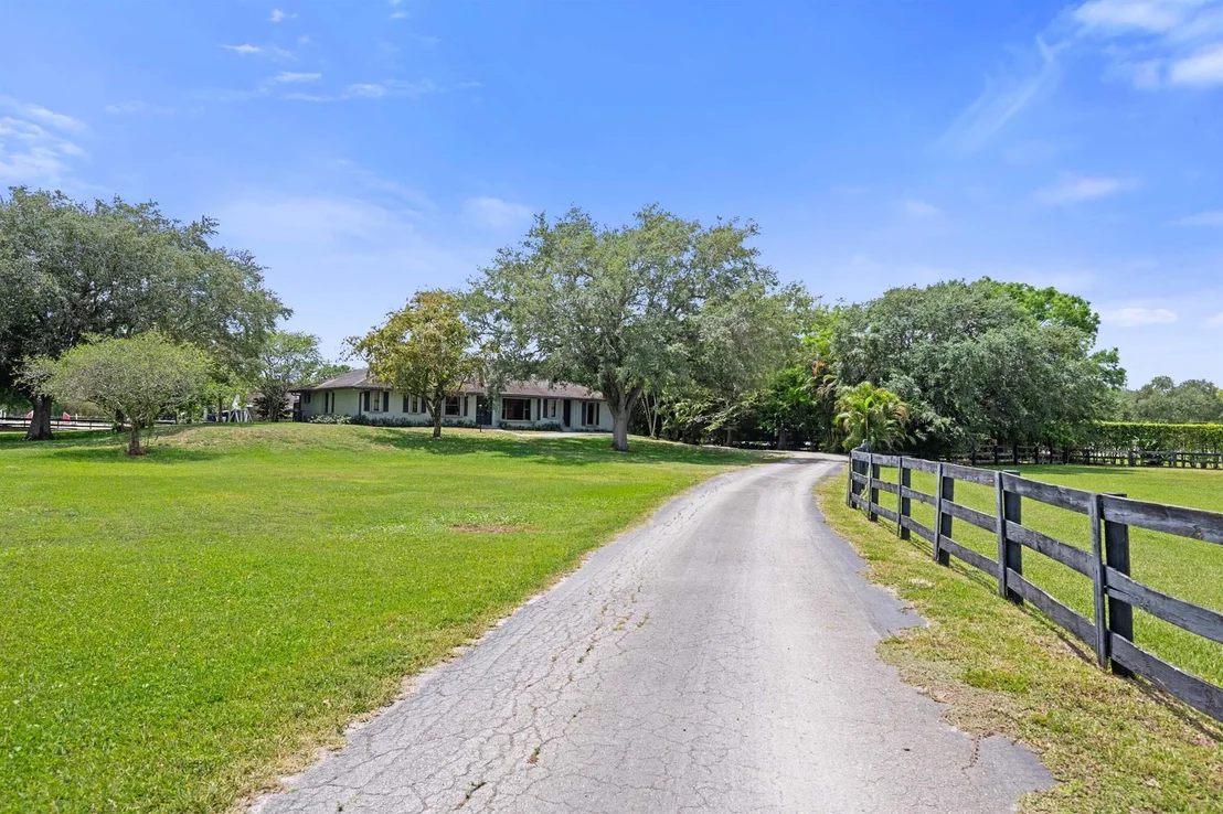 Photo of 16820 Deer Path Lane