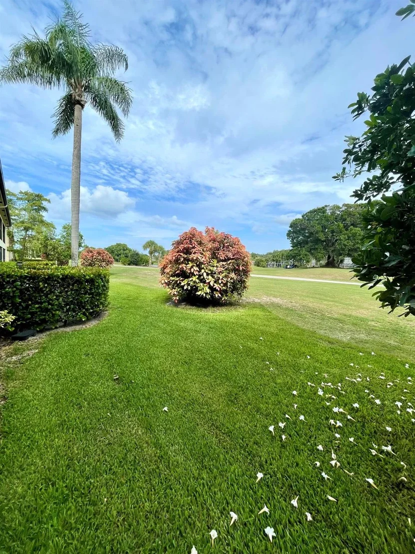 Photo of Unit E at 1501 Pinecrest Circle