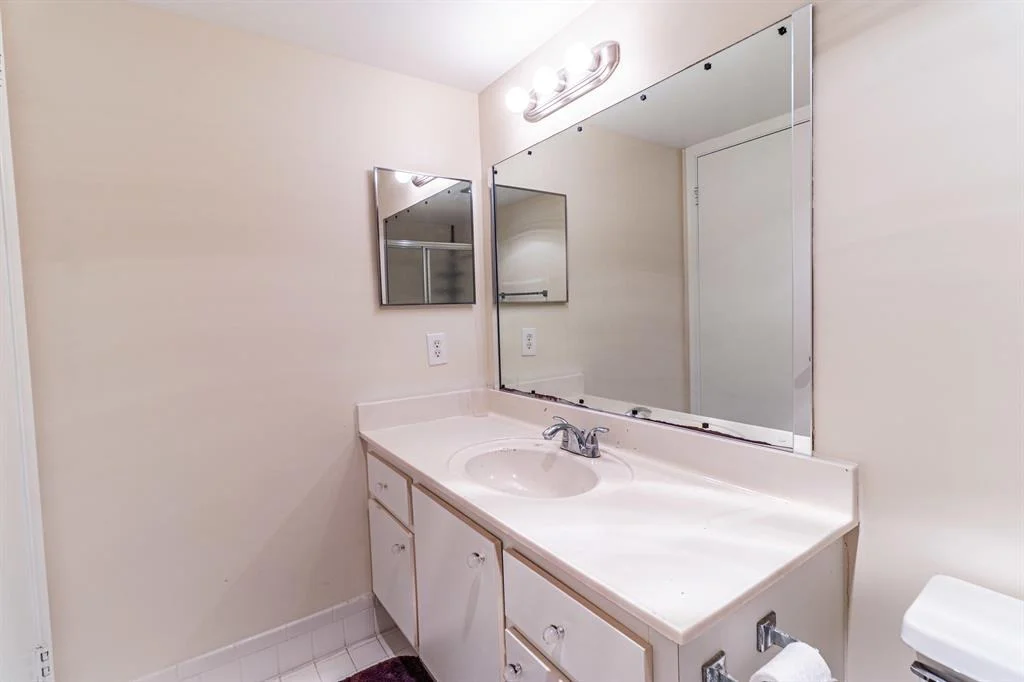 Photo of Unit E1 at 1904 Bermuda Circle