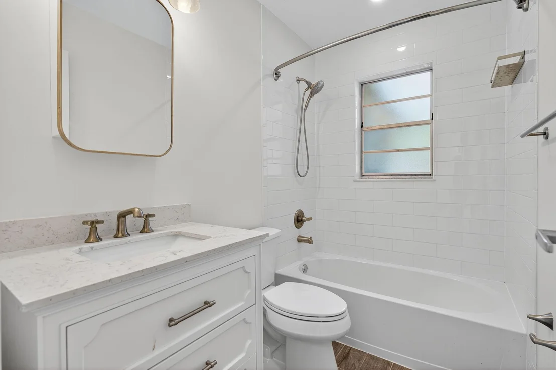 Photo of 130 Lakeside Circle
