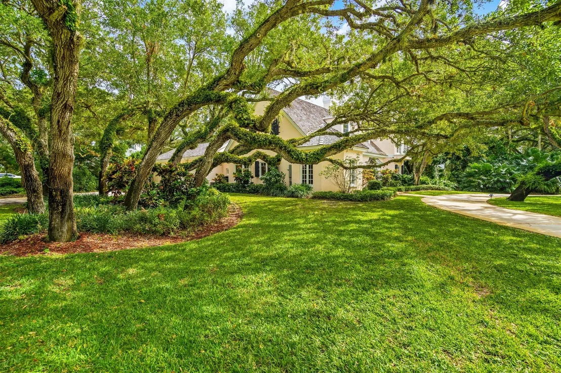 Photo of 1086 Winding River Road