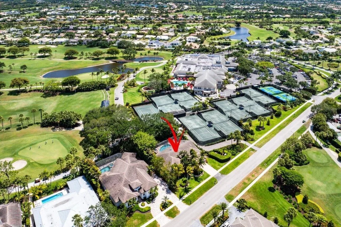 Photo of 4590 Live Oak Boulevard