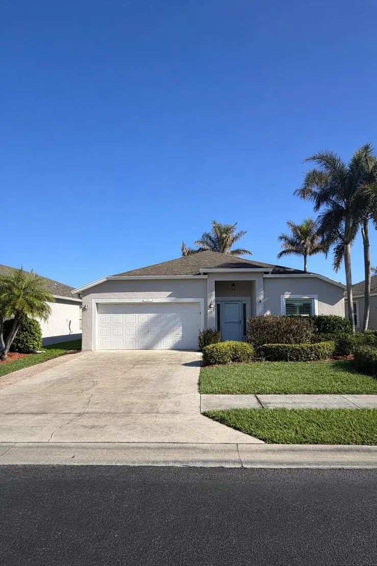 Photo of 828 Greenleaf Circle