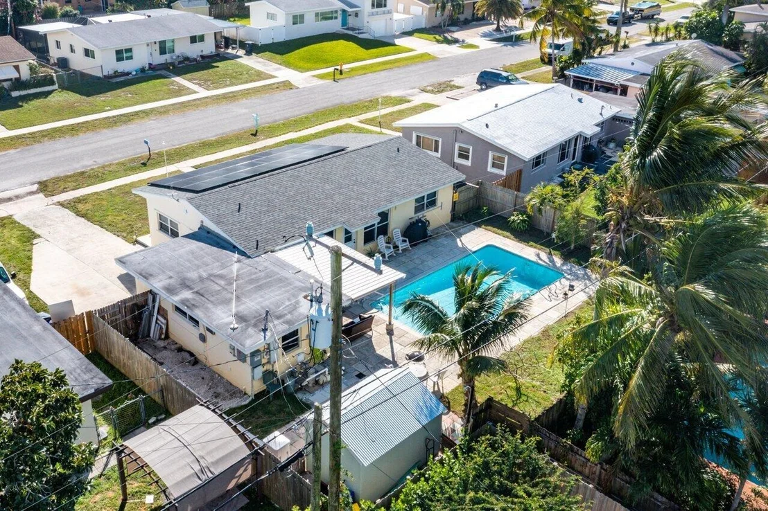 Photo of 1413 Crest Drive