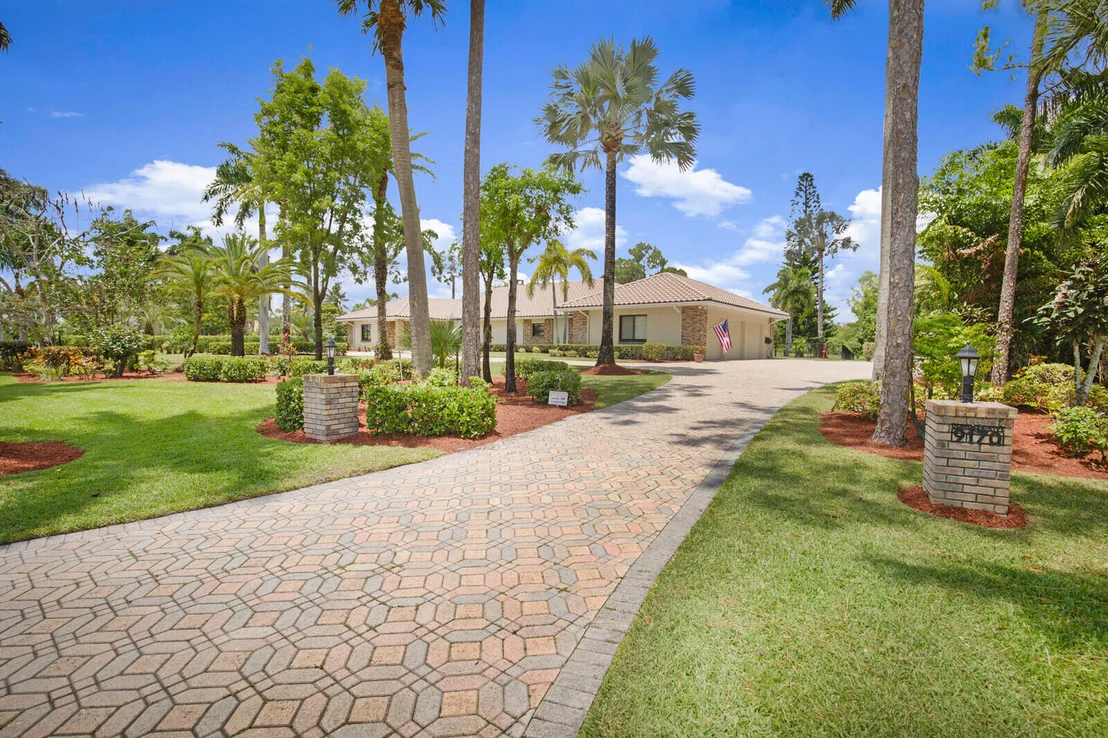Photo of 9170 Dundee Drive Drive