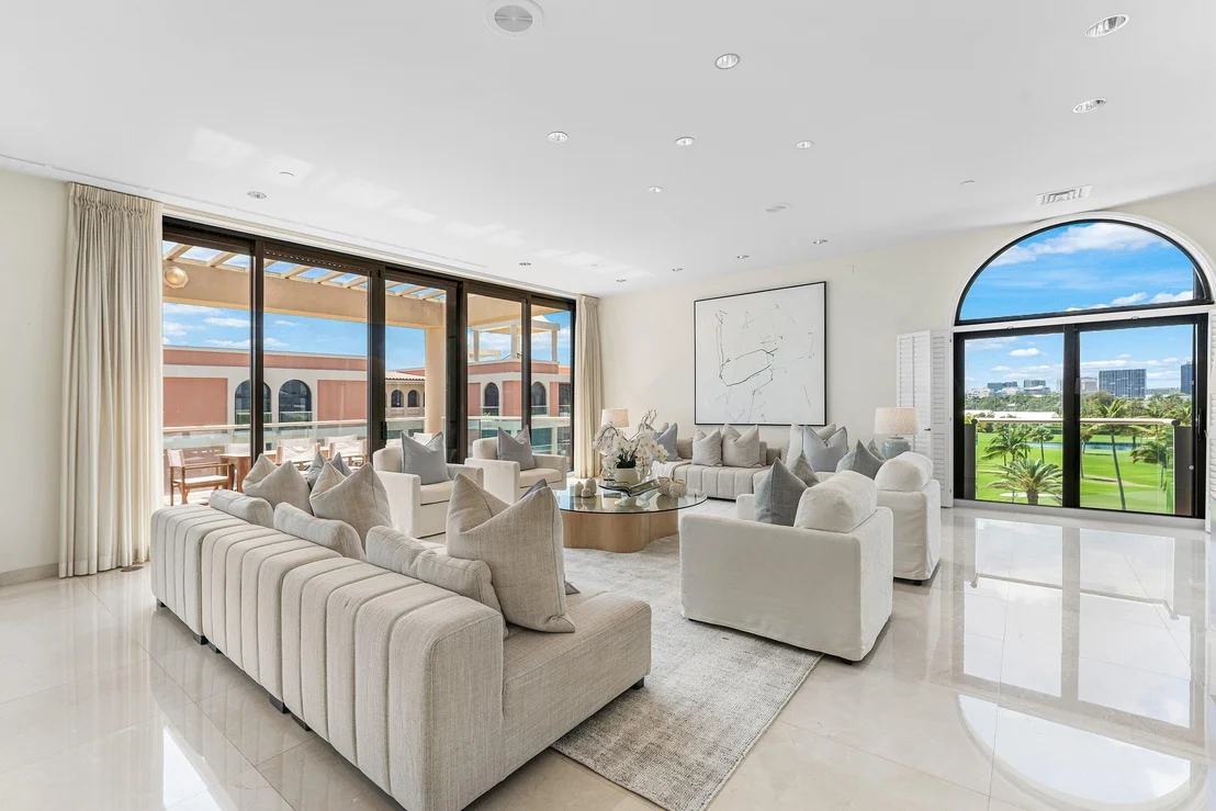 Photo of Unit NPH4 at 2 N Breakers Row Row